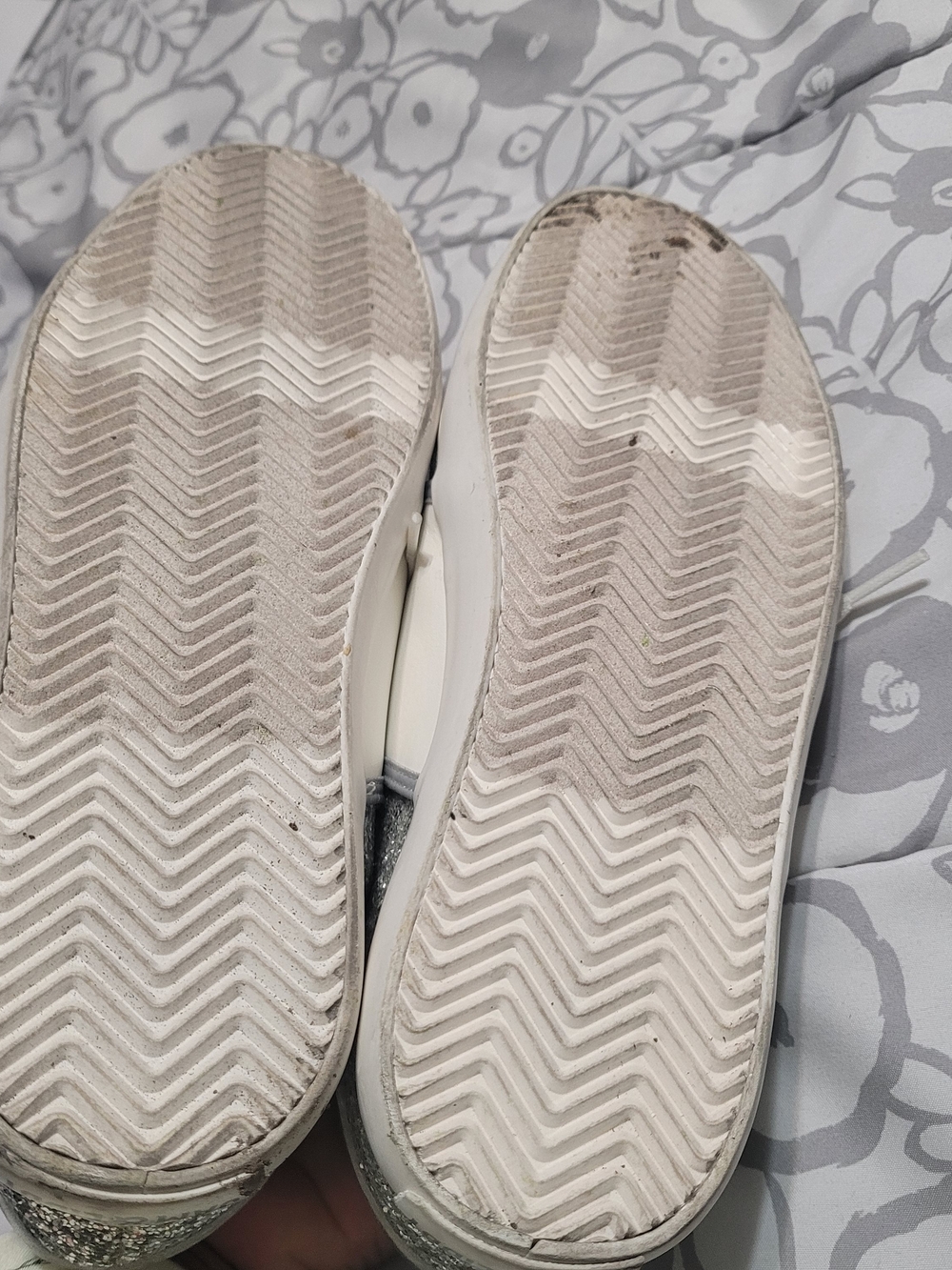 Women's White and Silver Glitter Low-Top Sneakers 9.5 - Picture 6 of 6